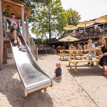 Dom wakacyjny Forest With Jacuzzi 2 Persons #741 Maasbree